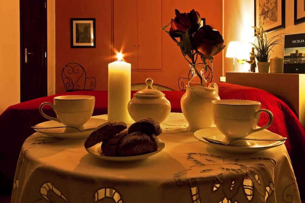B&B Cortile Di Venere Trapani Bagian luar foto