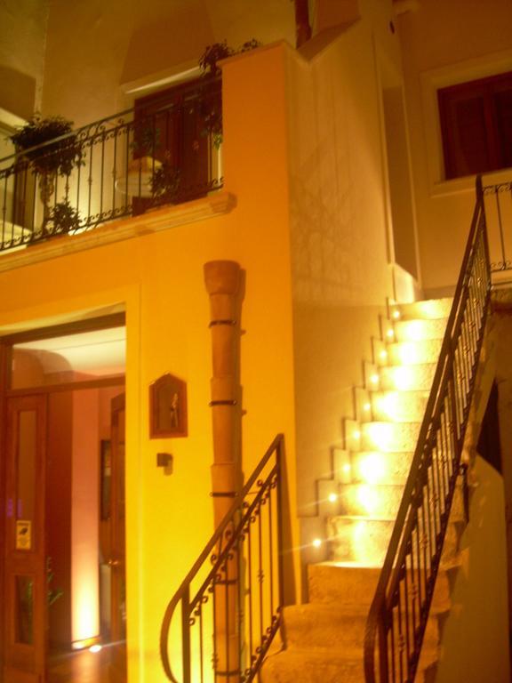 B&B Cortile Di Venere Trapani Bagian luar foto